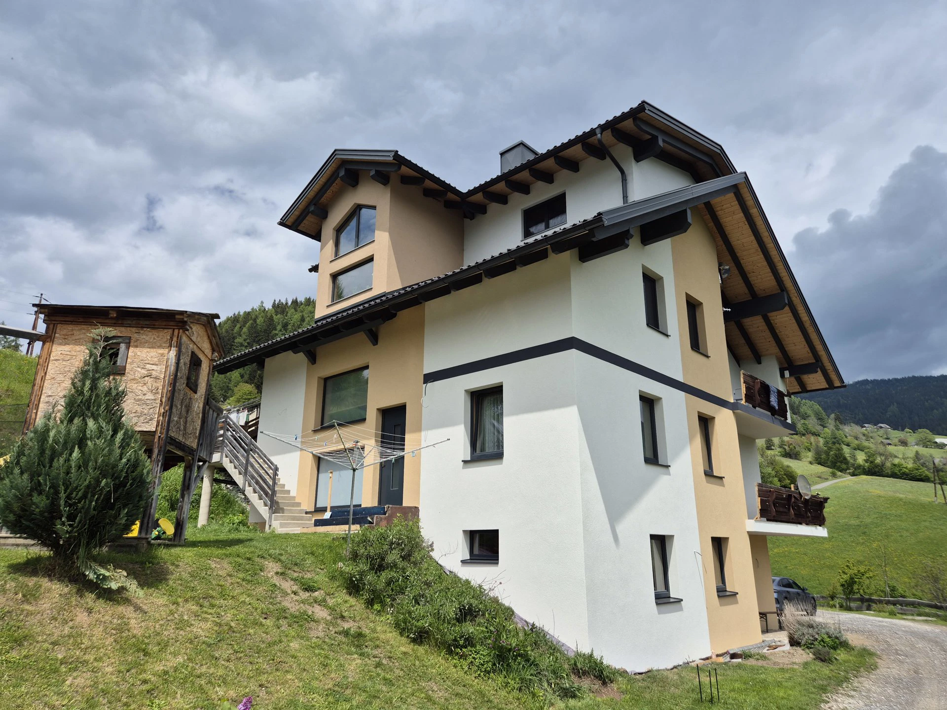 Ländliches Wohnhaus mit thermischer Sanierung